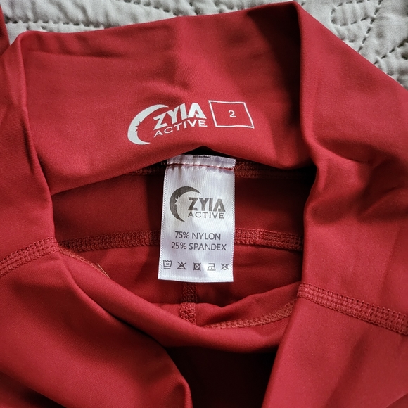 Zyia Active Red Pocket High Rise Capri - Picture 2 of 4